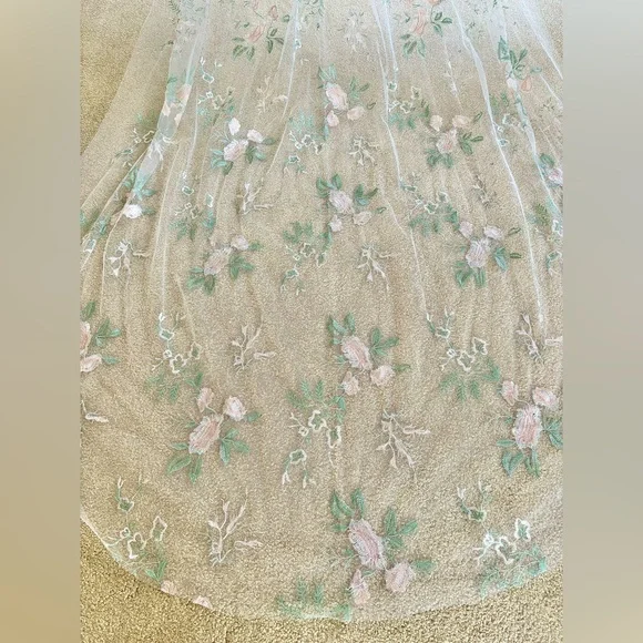 Embroidered Veil - Pink Rose on White Tulle - 118inches - Picture 9 of 12